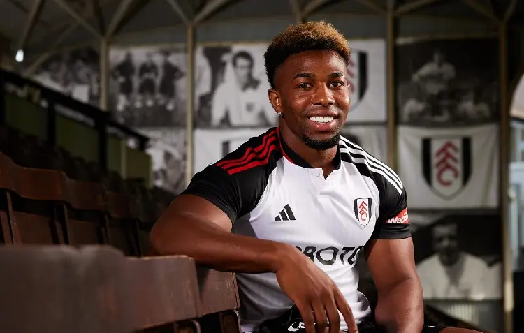 Fulham reúne a Raúl Jiménez con Adama Traoré 