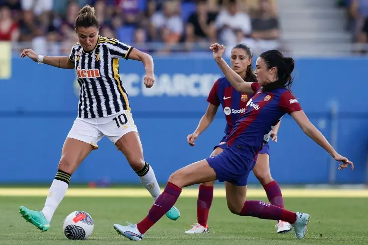 Gritan 'Rubiales dimisión' en el juego de Barcelona femenil