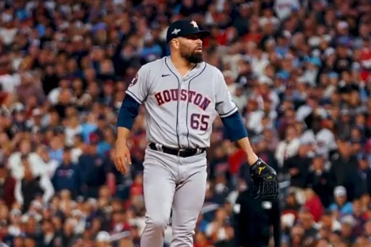 Mexicano Urquidy pone a los Astros en Serie de Campeonato