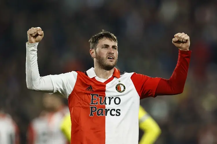 Santi Giménez anota y vuelve a salvar al Feyenoord