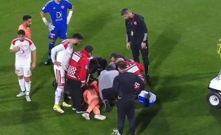 Ex jugador de la Liga MX se desploma y convulsiona durante juego en Qatar (VIDEO)