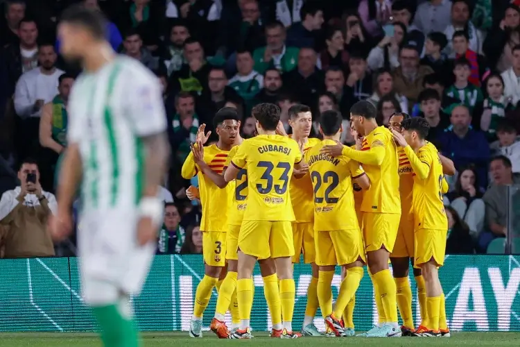 Barcelona golea al Betis en la despedida de Andrés Guardado