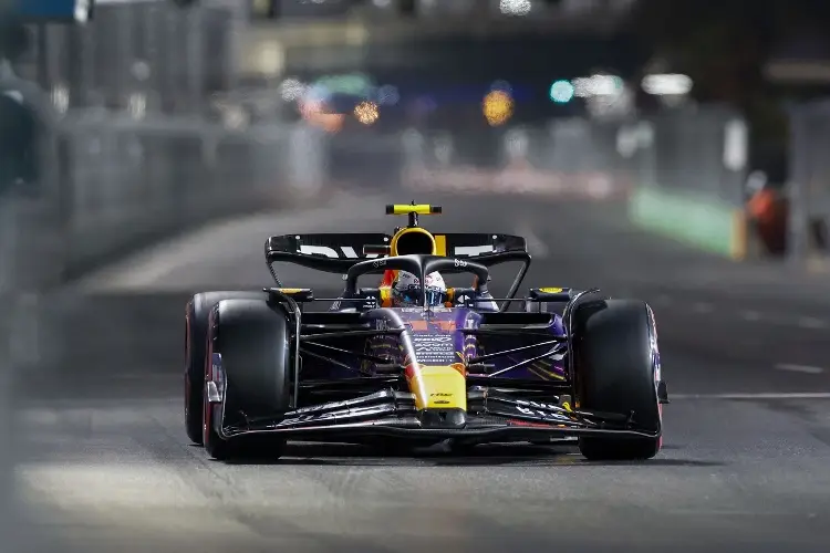 Verstappen domina la primera práctica libre en Arabia, 'Checo' Pérez es tercero 