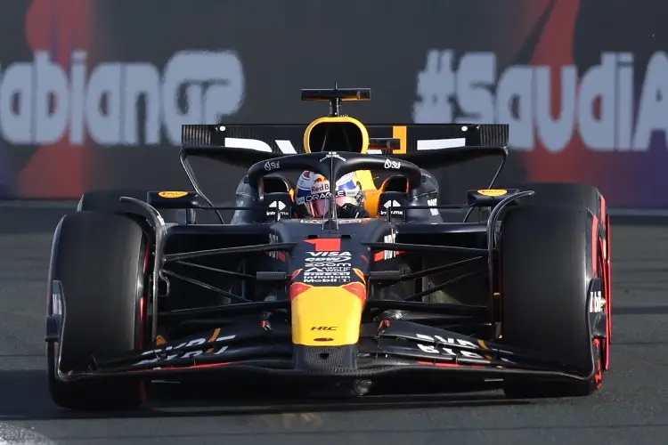 Verstappen domina la tercera práctica libre en Arabia, 'Checo' Pérez es tercero 