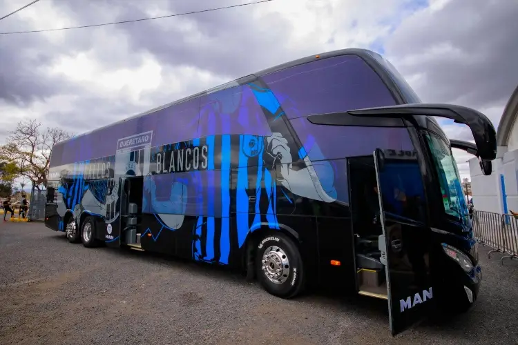 Afición de Atlas agrede al autobús de Querétaro (VIDEO)