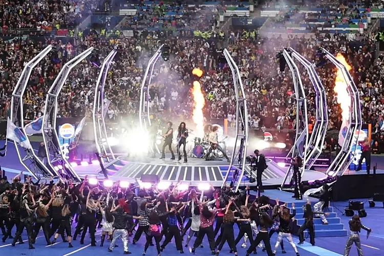 Lenny Kravitz enciende la Final de la Champions League al ritmo de rock (VIDEO)