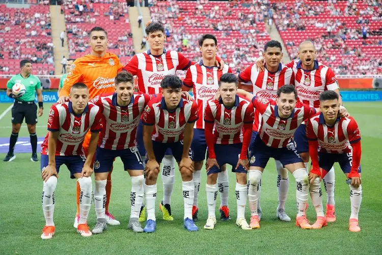 Chivas crea comité deportivo tras el abandono de Fernando Hierro 