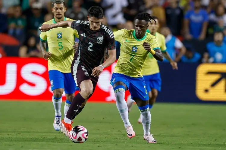 El tremendo caño de Vinicius a Israel Reyes en el México vs Brasil (VIDEO)