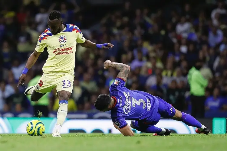 Carlos Salcedo dejaría Cruz Azul para marcharse a un gigante de Brasil 