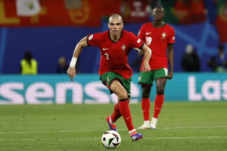 Pepe rompe histórico récord y se convierte en leyenda de la Eurocopa 