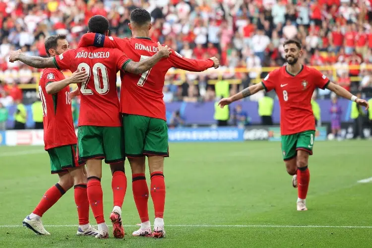 Portugal golea y clasifica a la siguiente ronda de la Eurocopa 