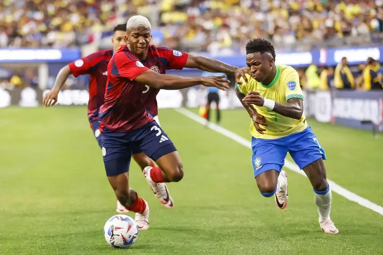 ¡Como Scaloni! Vinicius se queja de las canchas en la Copa América 