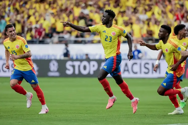 Colombia golea y avanza a cuartos de final