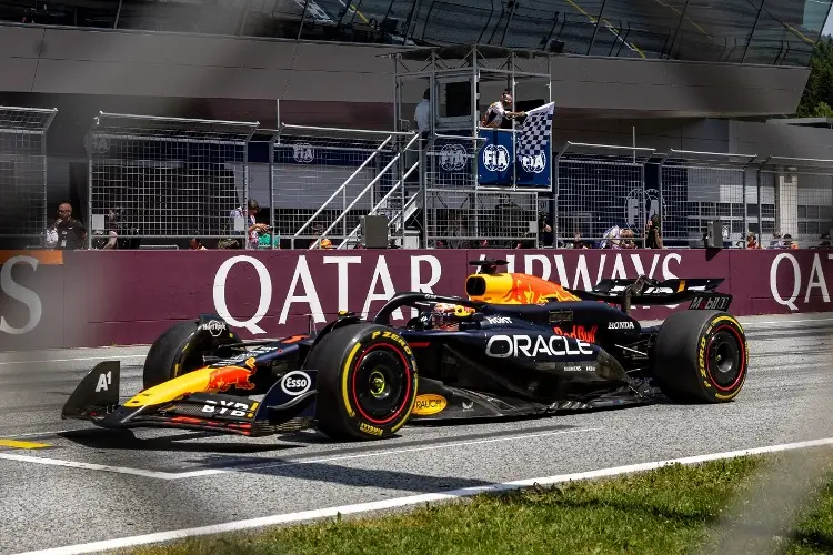Verstappen sobrevive a los McLaren y conquista el Sprint del GP de Austria