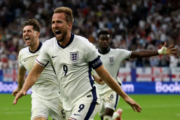 Inglaterra con épica remontada avanza a cuartos de final de la Euro