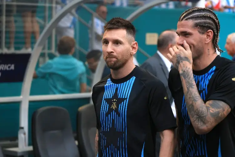 Messi entrena al parejo de sus compañeros previo a cuartos de final