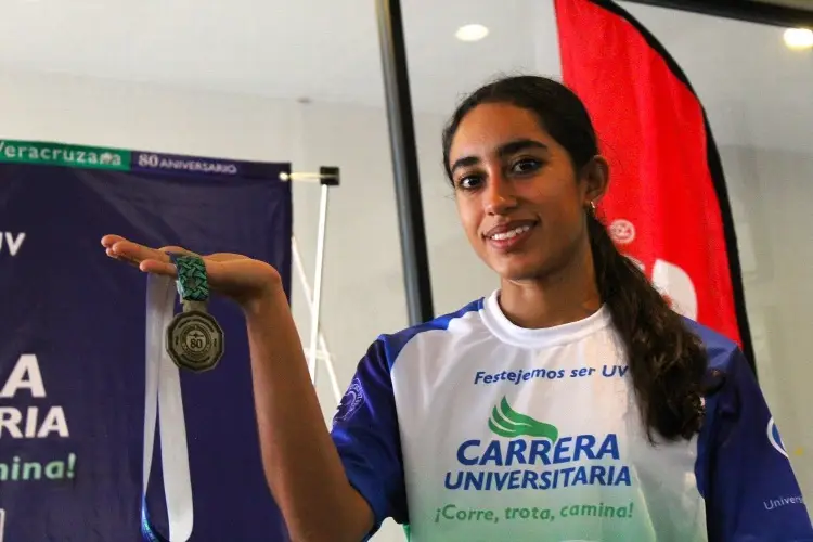 Presentan Carrera Universitaria de la UV 