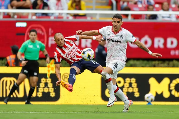 Chivas y Toluca no se hacen daño en su debut