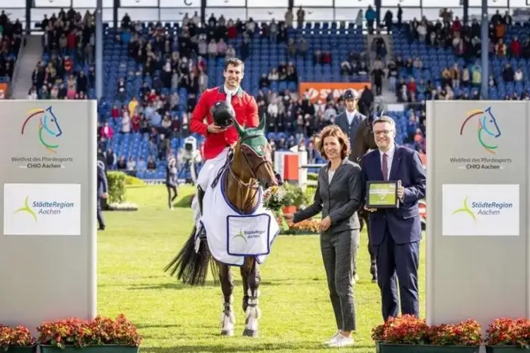 Jinete mexicano Eugenio Garza logra histórica medalla de Oro en Alemania