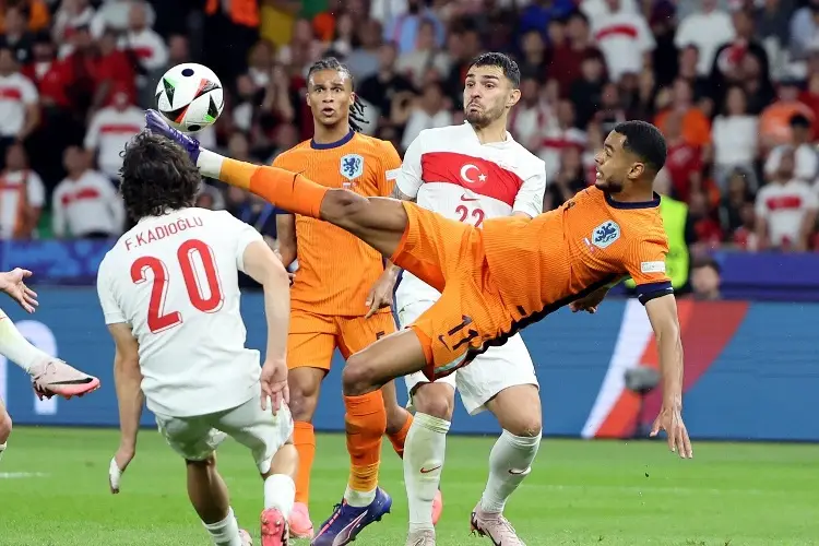 Con este balón inteligente se jugará la Final de la Eurocopa (FOTO)