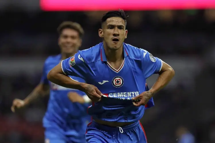 Uriel Antuna dejaría Cruz Azul para volver al fútbol de Europa 