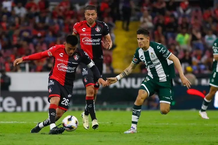 Atlas le pega con lo mínimo a su 'hermanito' Santos Laguna