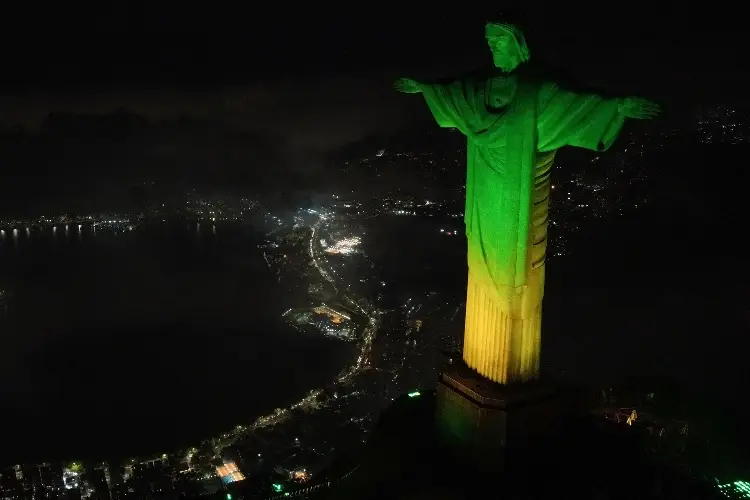 Cristo Redentor celebra los 30 años del tetracampeonato de Brasil