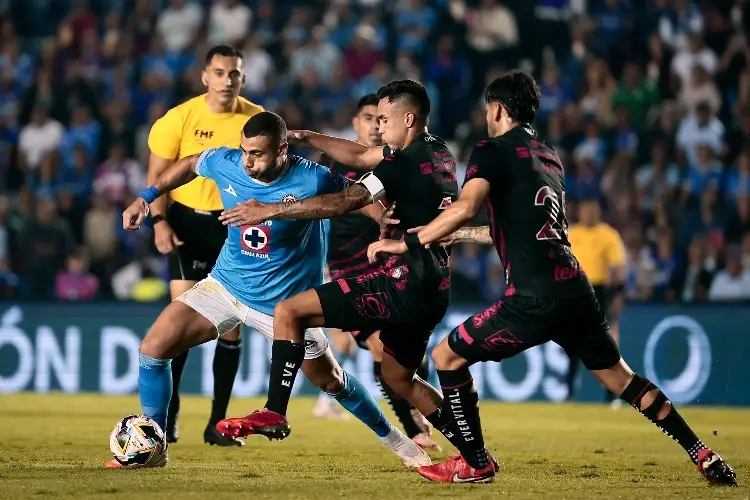 Comisión de Árbitros revela tremendo error en el Cruz Azul vs Xolos (VIDEO)