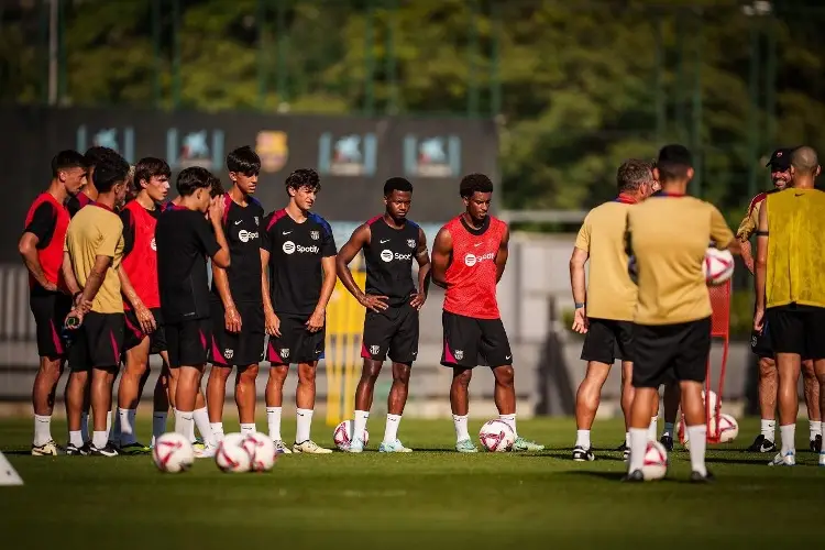 Julián Araujo ya entrena con el Barcelona