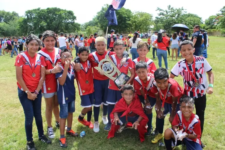 Los veracruzanos Charales FC brillan en Cancún