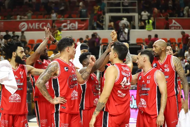 Halcones Rojos tropieza con Calor de Cancún en su debut en casa