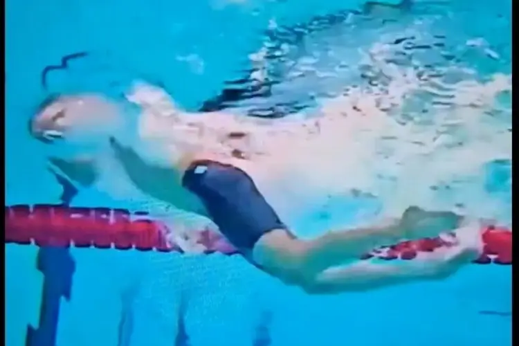 París 2024: ¡Una patada de delfín! Por esto descalifican al mexicano en natación (VIDEO)