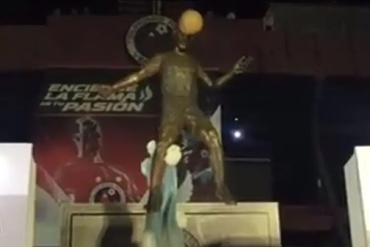 El día que se reveló la estatua del 'Pirata' (VIDEO)