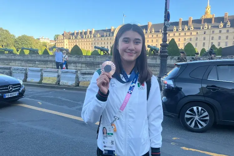 Ángela Ruiz celebra su cumpleaños 18 con medalla para México en París 2024