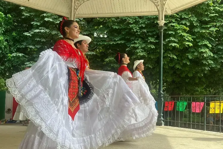 Veracruz conquista París 2024 por medio del baile y la música