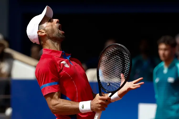 Djokovic vence a Alcaraz y se queda con la medalla de Oro