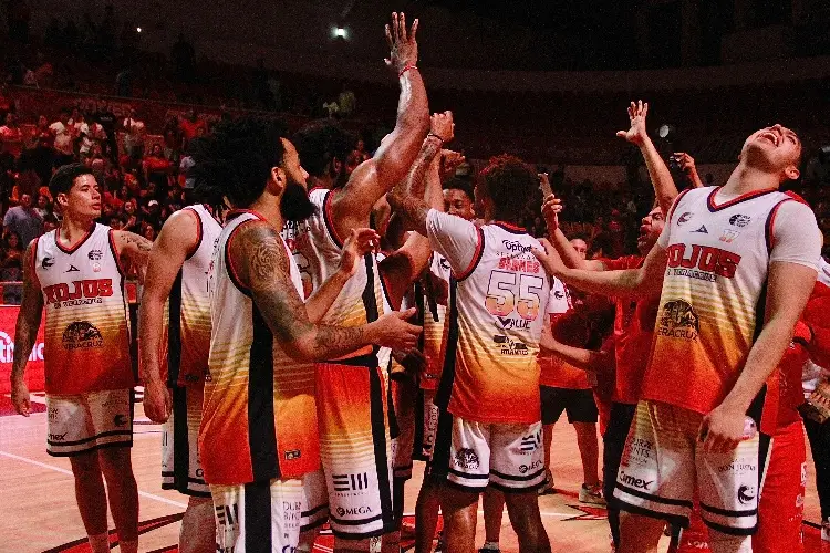 Halcones Rojos consigue dramático triunfo ante Correcaminos