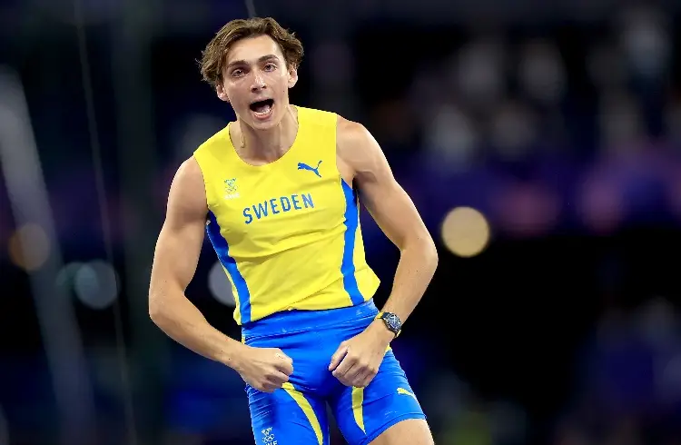 Armand Duplantis bate su propio récord mundial