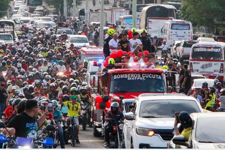 Colombia se vuelve una locura tras llegada de medallista olímpico (VIDEO)