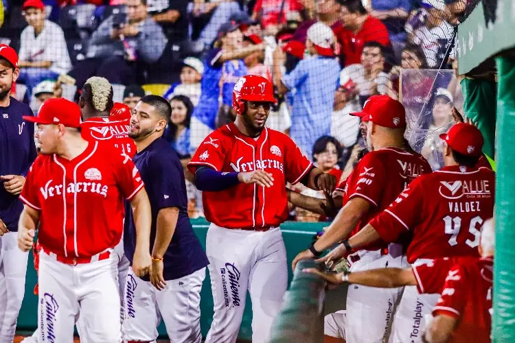 El Águila vence a Conspiradores y respira en los Playoffs