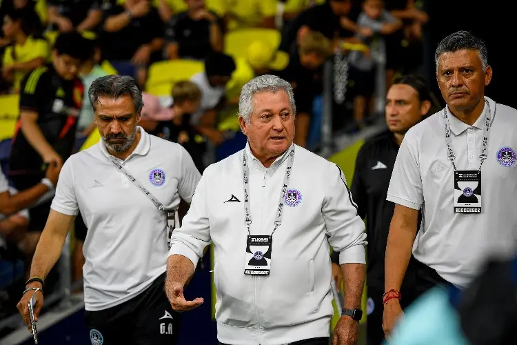 Vucetich celebra eliminar a Cruz Azul de la Leagues Cup