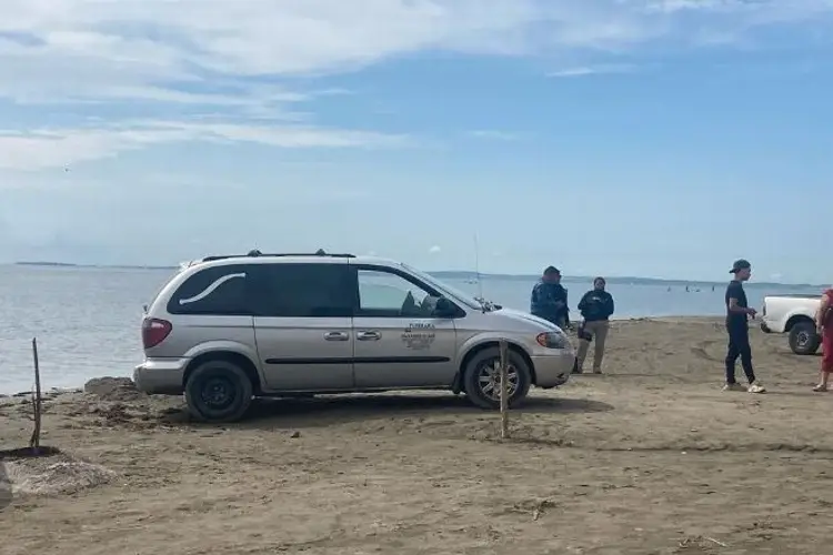 Mu3re mientras hacía yoga en la playa en Veracruz