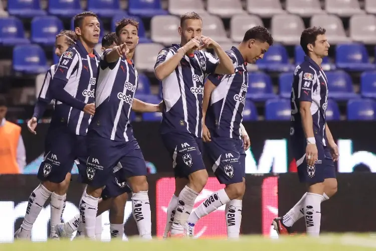 Rayados vence a Puebla en el regreso de la Liga MX