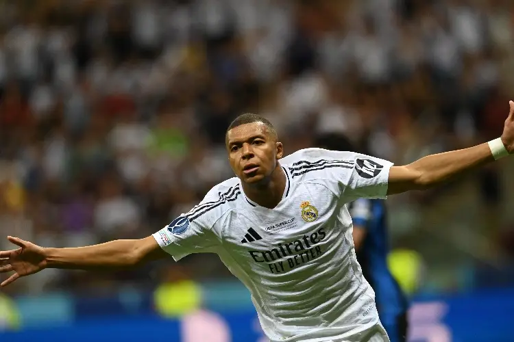 Mbappé repite como titular en el Real Madrid