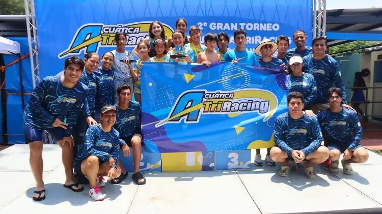 Squalos Azules se coronan campeones de preequipos en el Circuito Jarocho de Natación