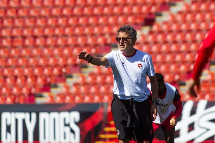 Apenas llegó y ya se quieren llevar a Juan Carlos Osorio de Xolos