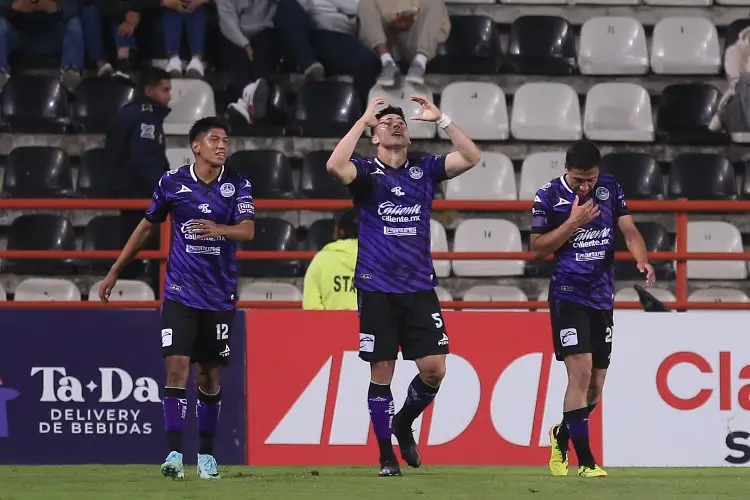 Mazatlán se aprovecha para golear a Pachuca