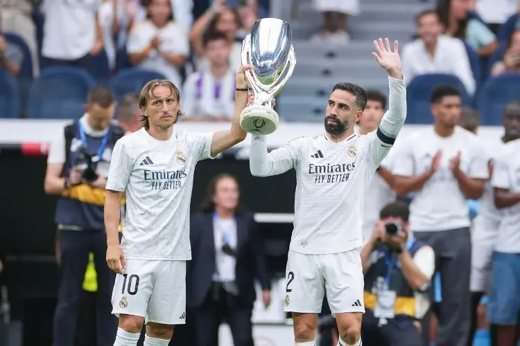 Real Madrid celebra la Supercopa de Europa frente a su gente