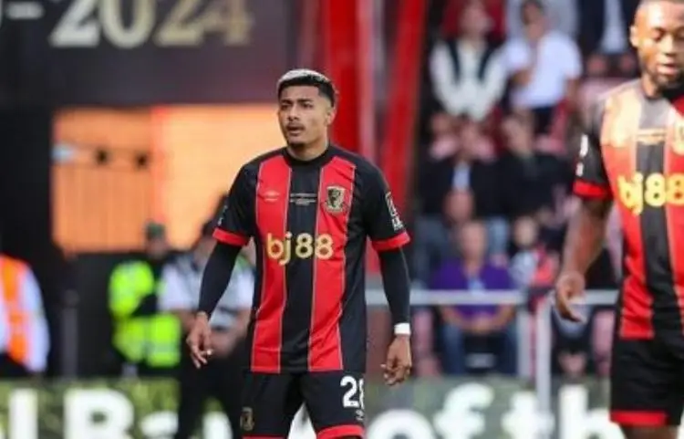 Mexicano Julián Araujo es titular por primera vez en la Premier League