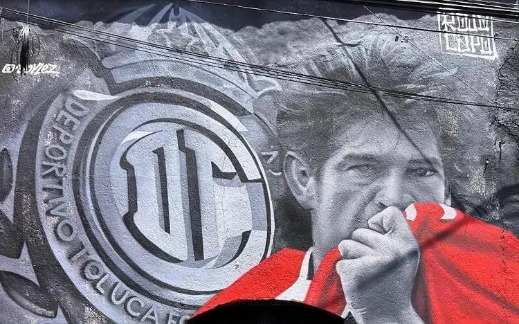 Cardozo conoce espectacular mural en su honor